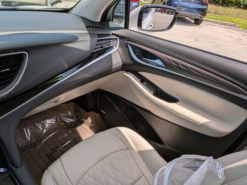 Used 2022 Buick Enclave Avenir w/ Avenir Technology Package FWD image 20