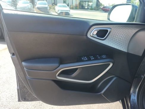 Used 2024 Kia Soul LX FWD image 13