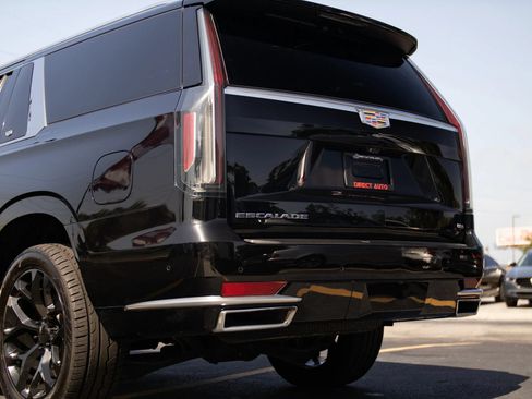 Used 2021 Cadillac Escalade ESV Premium Luxury w/ Driver Assist Tech Package AWD/4WD image 14