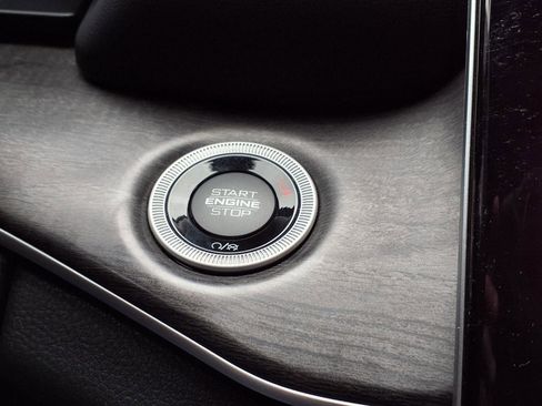 Used 2023 Jeep Grand Cherokee Limited w/ Luxury Tech Group II image 16