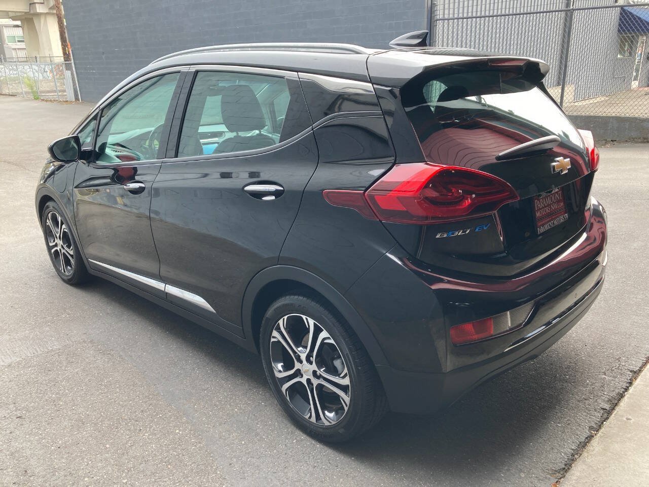 Used 2017 Chevrolet Bolt Premier w/ Driver Confidence II Package FWD image 6