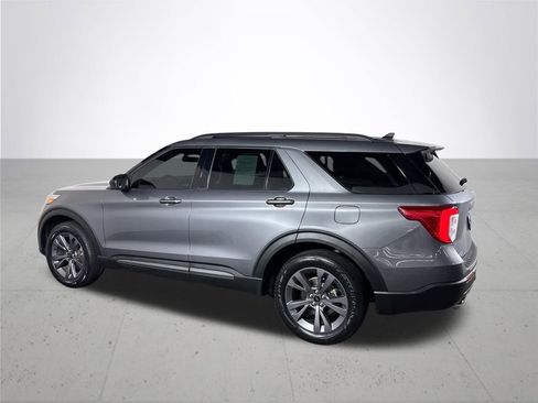 Used 2022 Ford Explorer XLT w/ Equipment Group 202A AWD/4WD image 8