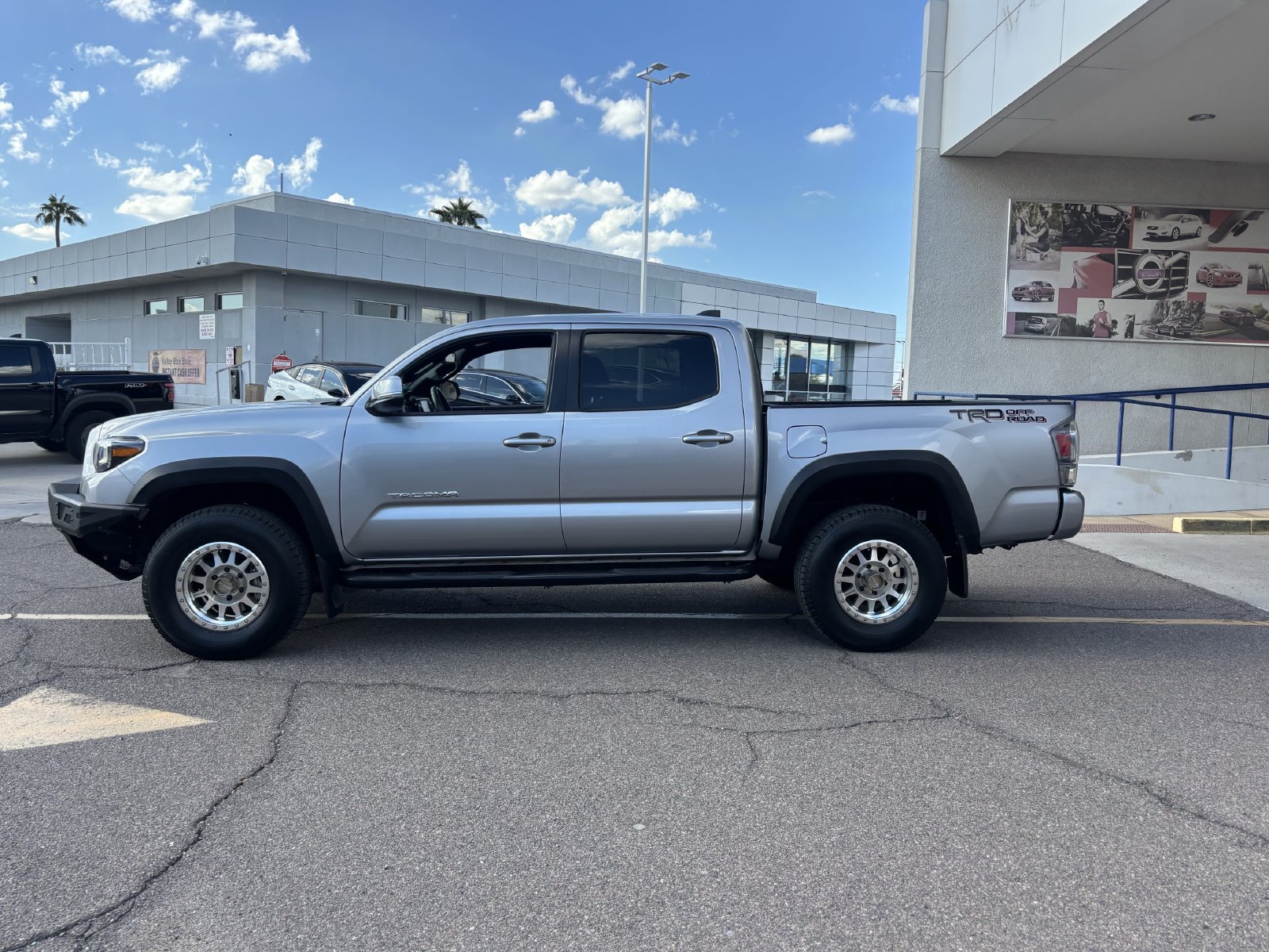 Used 2021 Toyota Tacoma TRD Off-Road w/ Technology Package RWD image 3