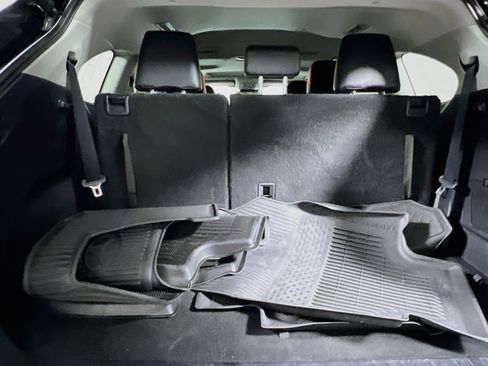 Used 2021 Toyota Highlander XLE FWD image 34