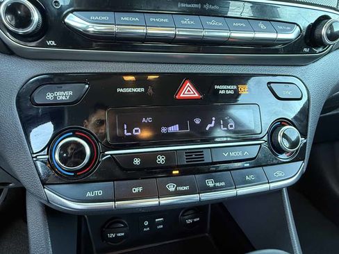 Used 2019 Hyundai Ioniq Plug-In Hybrid image 17