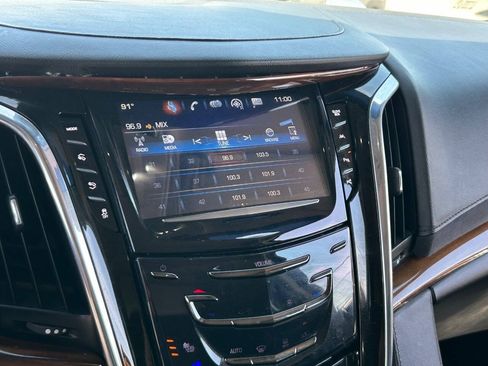Used 2017 Cadillac Escalade ESV Premium Luxury RWD image 32