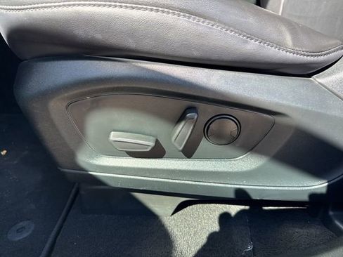 Used 2022 Ford Explorer XLT w/ Equipment Group 202A image 12