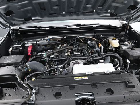 Used 2025 Toyota Tacoma SR5 AWD/4WD image 11