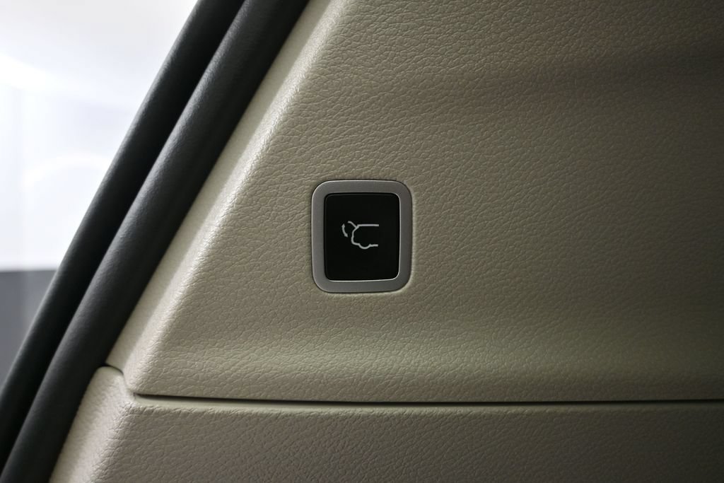 Used 2024 Chrysler Pacifica Touring-L FWD image 32
