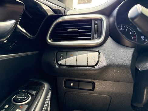 Used 2020 Kia Sorento LX w/ LX I4 Convenience Package AWD/4WD image 22