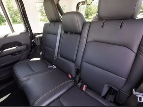 Used 2025 Jeep Wrangler Unlimited Sahara AWD/4WD image 23