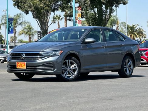 Used 2024 Volkswagen Jetta SE FWD image 1