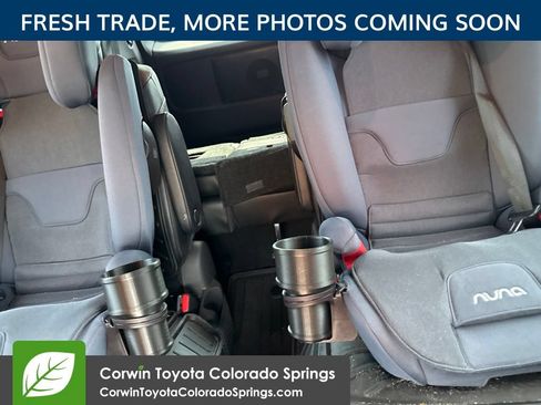 Used 2025 Toyota Sienna Platinum AWD/4WD image 9