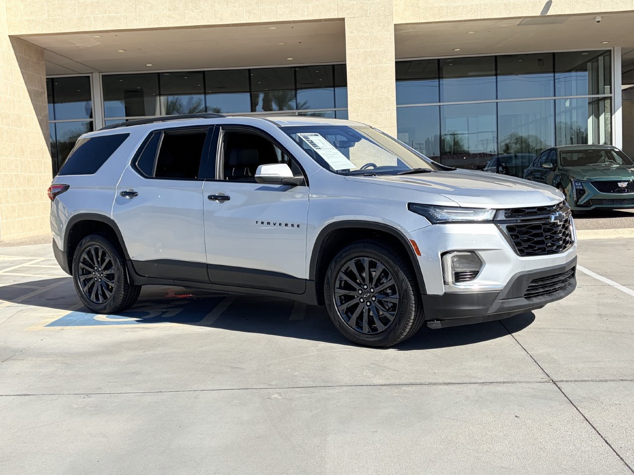 Used 2022 Chevrolet Traverse RS FWD image 3