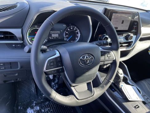 New 2026 Toyota Highlander XLE image 5