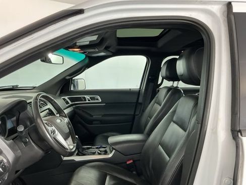 Used 2015 Ford Explorer XLT w/ Equipment Group 202A AWD/4WD image 10