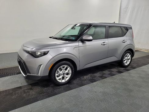 Used 2025 Kia Soul S image 2