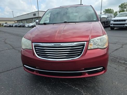 Used 2012 Chrysler Town & Country Touring-L w/ Entertainment Group #2 FWD image 10