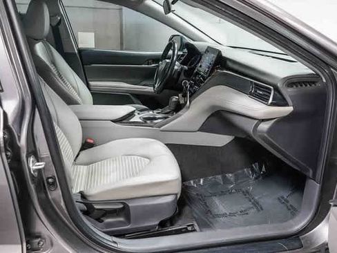 Certified 2022 Toyota Camry SE image 18