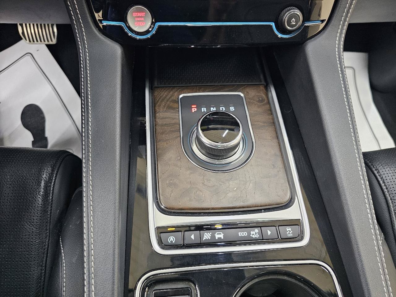 Used 2017 Jaguar F-PACE S AWD/4WD image 34