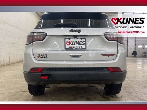 Used 2025 Jeep Compass Trailhawk image 8