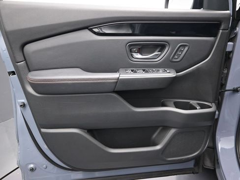 Used 2023 Honda Pilot TrailSport image 12
