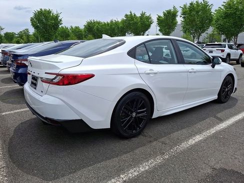 Used 2025 Toyota Camry SE FWD image 4