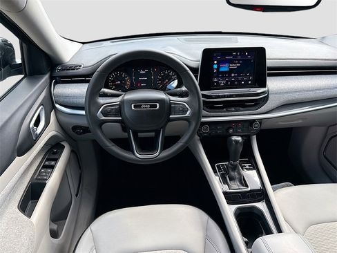 Used 2022 Jeep Compass Latitude image 23