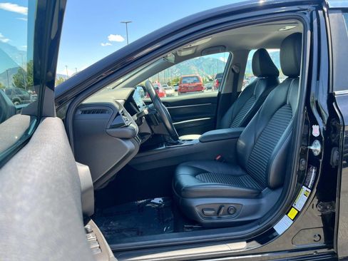 Used 2024 Toyota Camry SE FWD image 12