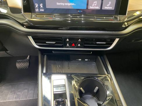 Used 2025 Volkswagen Atlas SE FWD image 45