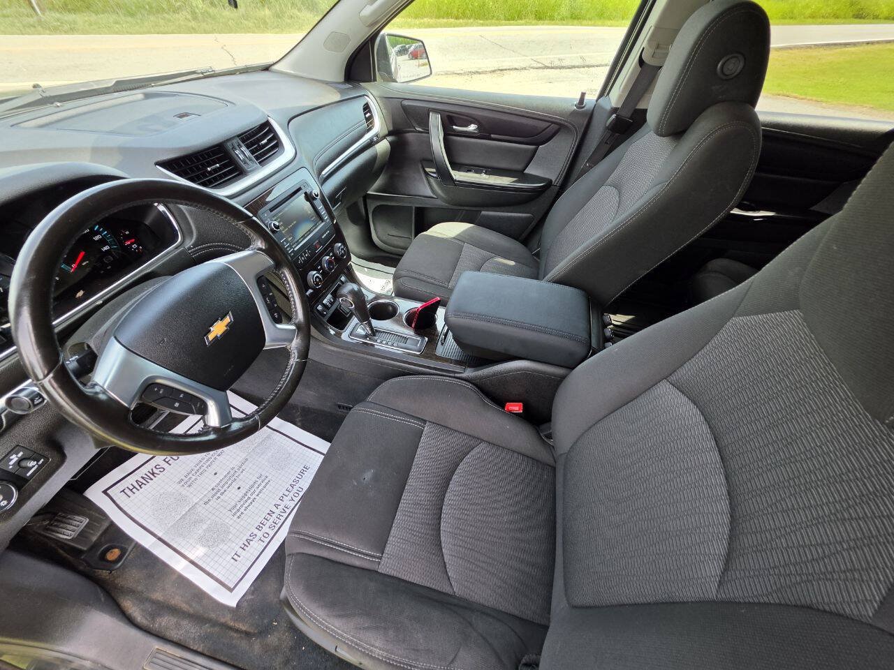 Used 2015 Chevrolet Traverse LT w/ Style and Technology Package AWD/4WD image 3