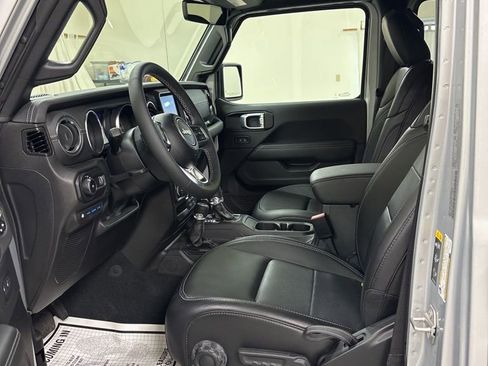 Used 2023 Jeep Wrangler Unlimited Sahara w/ Cold Weather Group image 9