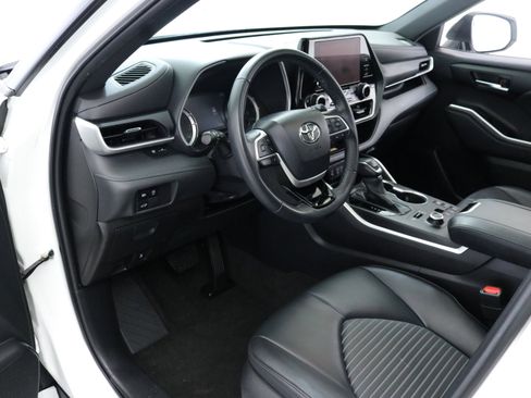 Used 2023 Toyota Highlander L image 22