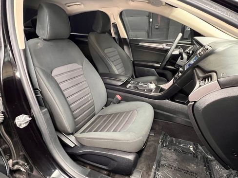 Used 2020 Ford Fusion SE FWD image 7