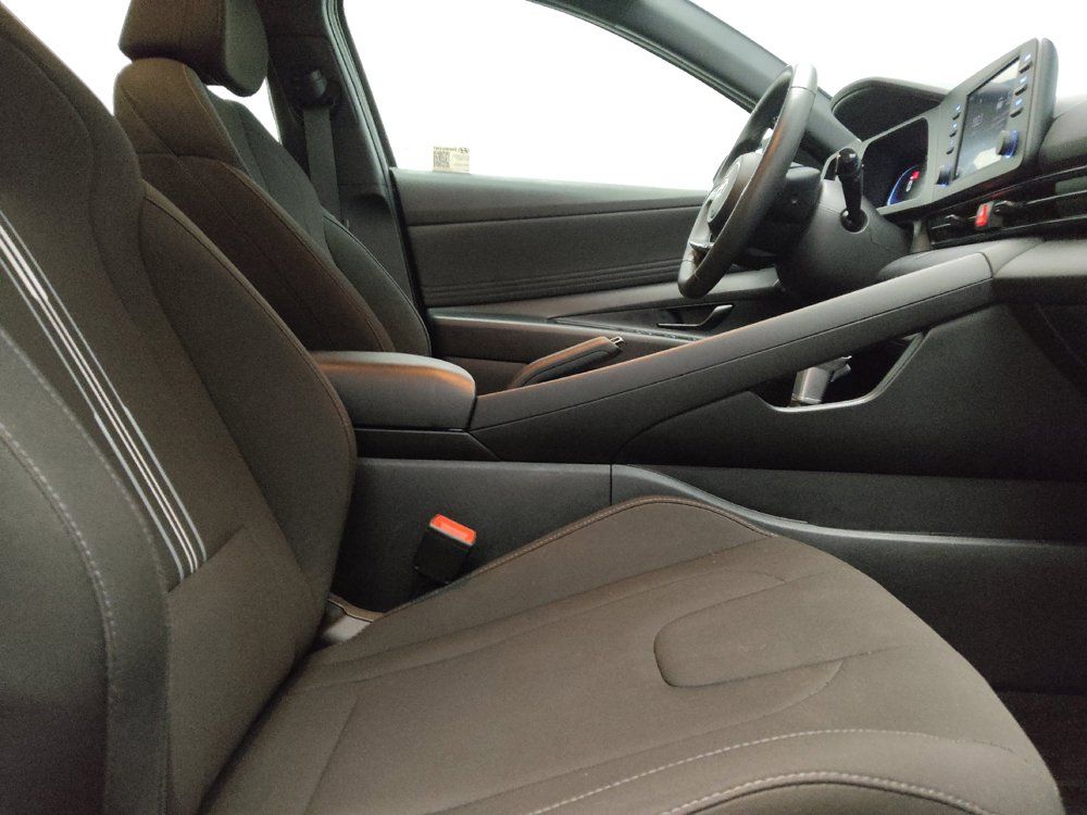Used 2025 Hyundai Elantra Sport FWD image 21