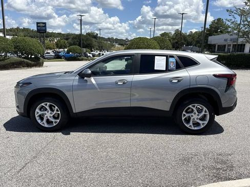Used 2024 Chevrolet Trax LS w/ LS Convenience Package FWD image 6