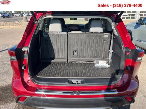 Used 2023 Toyota Highlander Limited AWD/4WD image 12