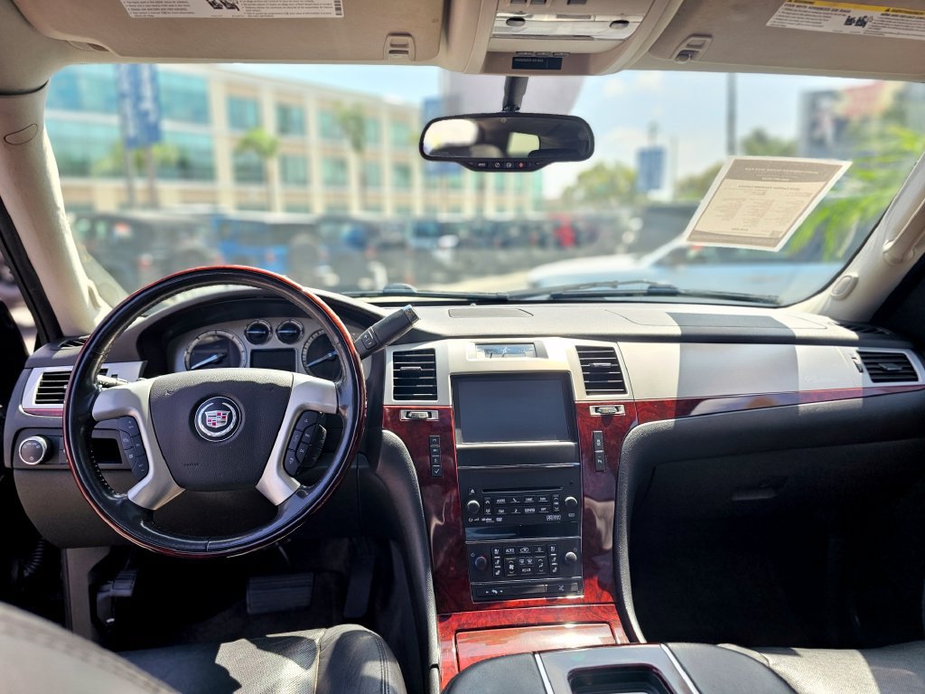 Used 2012 Cadillac Escalade Luxury RWD image 27