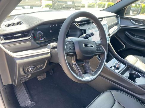 New 2026 Jeep Grand Cherokee Limited w/ Luxury Tech Group II AWD/4WD image 18