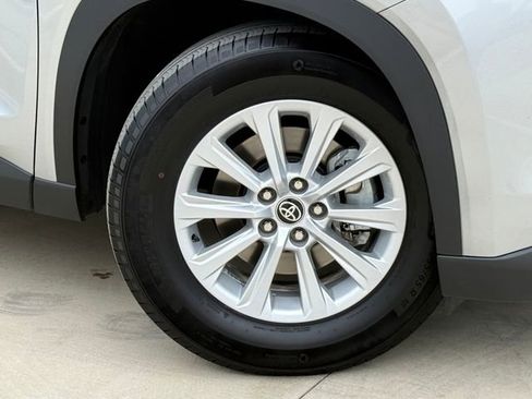 Used 2025 Toyota Grand Highlander FWD image 3