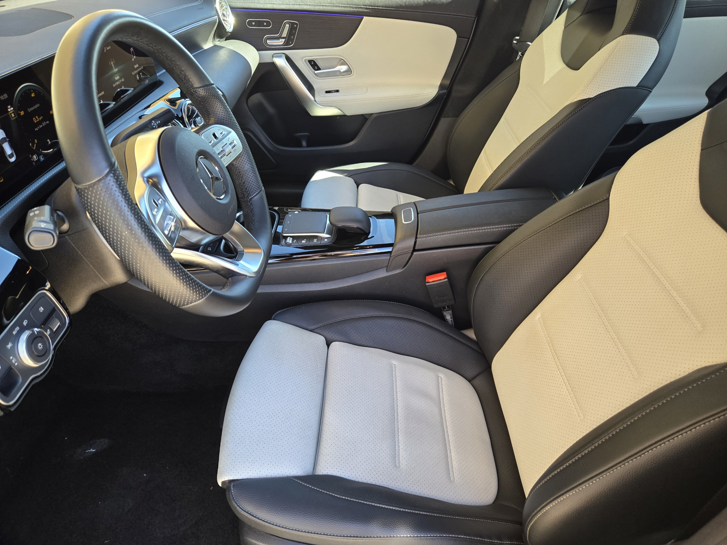 Used 2023 Mercedes-Benz CLA 250 4MATIC image 9