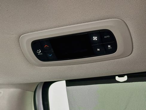 Used 2024 Chrysler Pacifica Touring-L FWD image 28