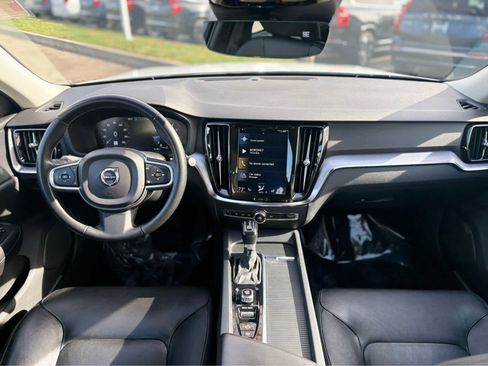 Used 2020 Volvo S60 T6 Momentum image 11