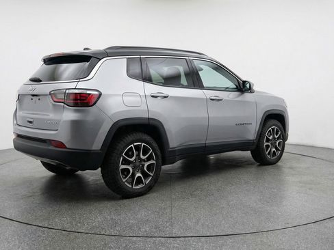 Used 2025 Jeep Compass Trailhawk image 9
