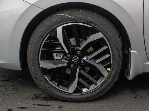 New 2025 Nissan Versa SR w/ Trunk Package image 11