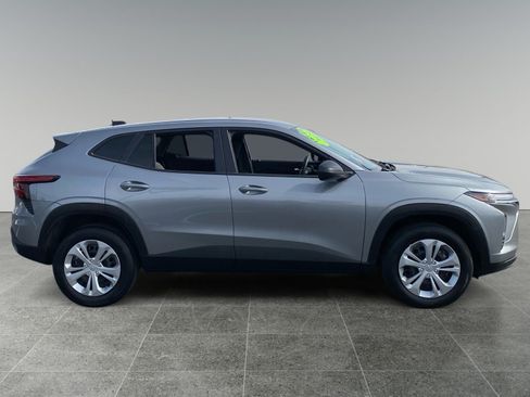 Used 2025 Chevrolet Trax LS FWD image 6