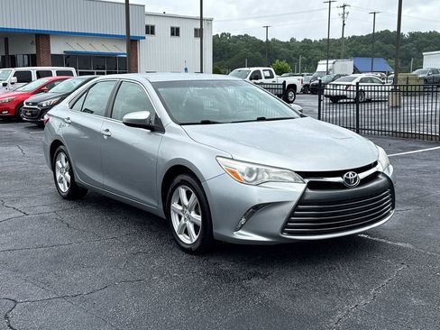 Used 2017 Toyota Camry LE FWD image 4