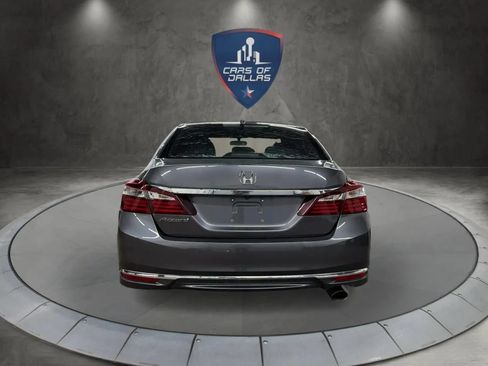 Used 2017 Honda Accord EX image 4