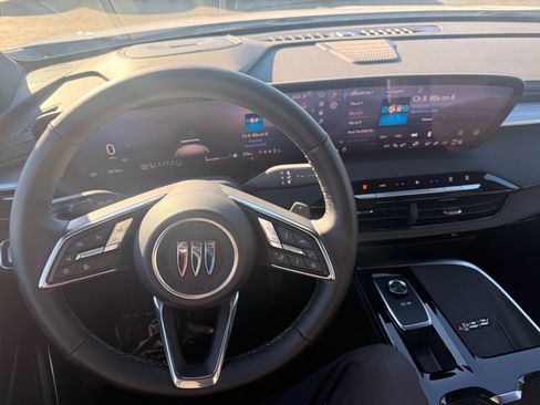 Used 2025 Buick Enclave Preferred image 19