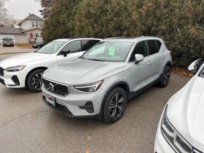 Used 2025 Volvo XC40 B5 Core